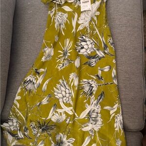 Zara - New with tags Floral Green and White midi skirt - size small
